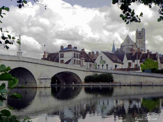 Splavná řeka Yonne Splavná řeka Yonne